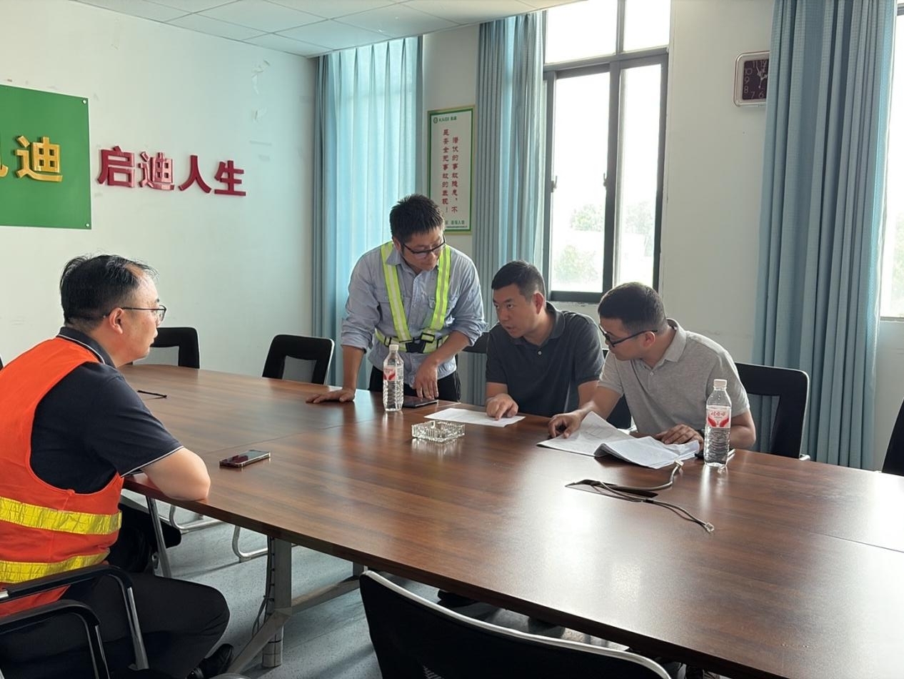 企業服務專員對接企業需求。受訪者供圖