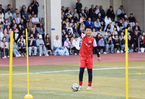 足球運動射門。啟誠巴蜀小學校供圖