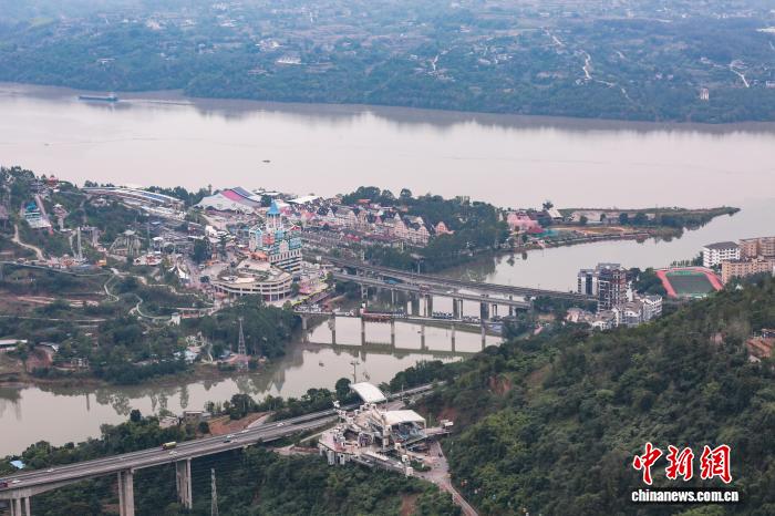 圖為沿江小鎮現平湖美景。邱政霖 攝