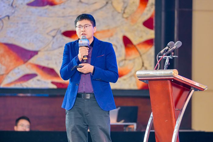 網絡名人“霧都重慶”在啟動儀式現場進行分享。 活動主辦方供圖