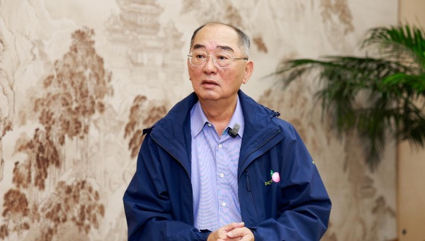 劉添財講述朱楓烈士“回家路”背后的故事。曾英豪攝