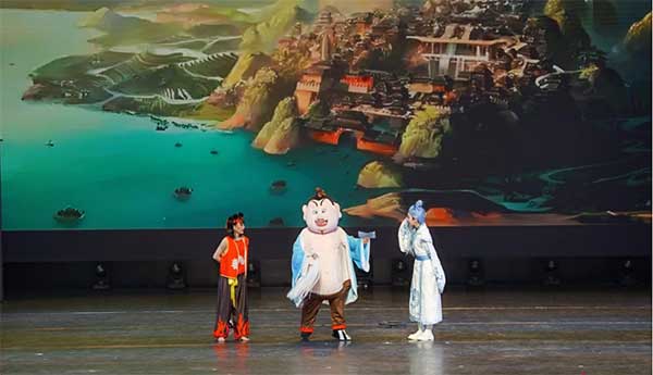 人偶劇《哪吒之馬路頑童》展演現場。人保財險重慶分公司供圖